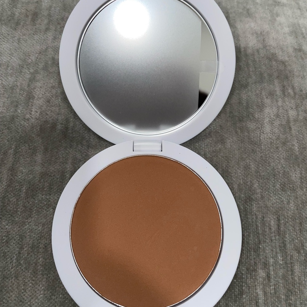 Makeup - Picture 3 of 6